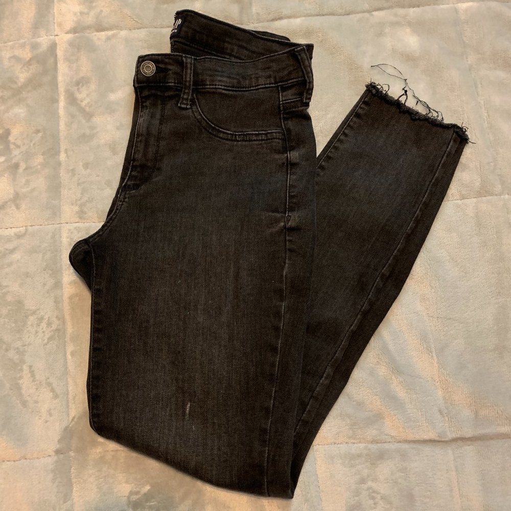 29 Gap Grey Skinny Jeans